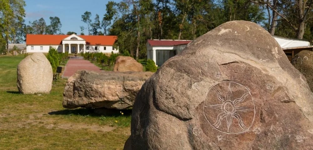 Кромлех в парке «Сула»