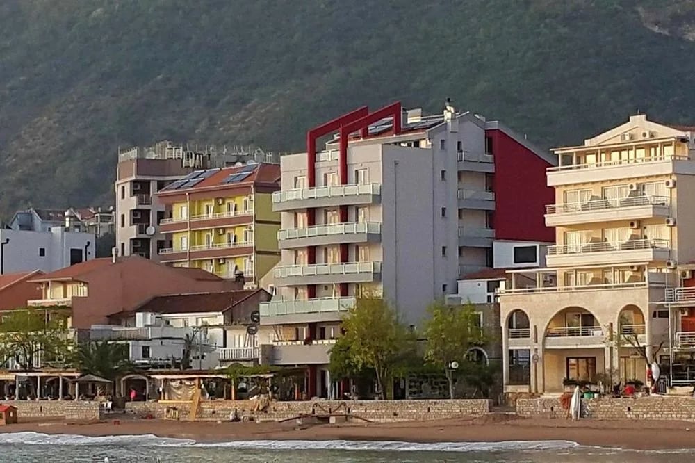 Отель в Рафаиловичах