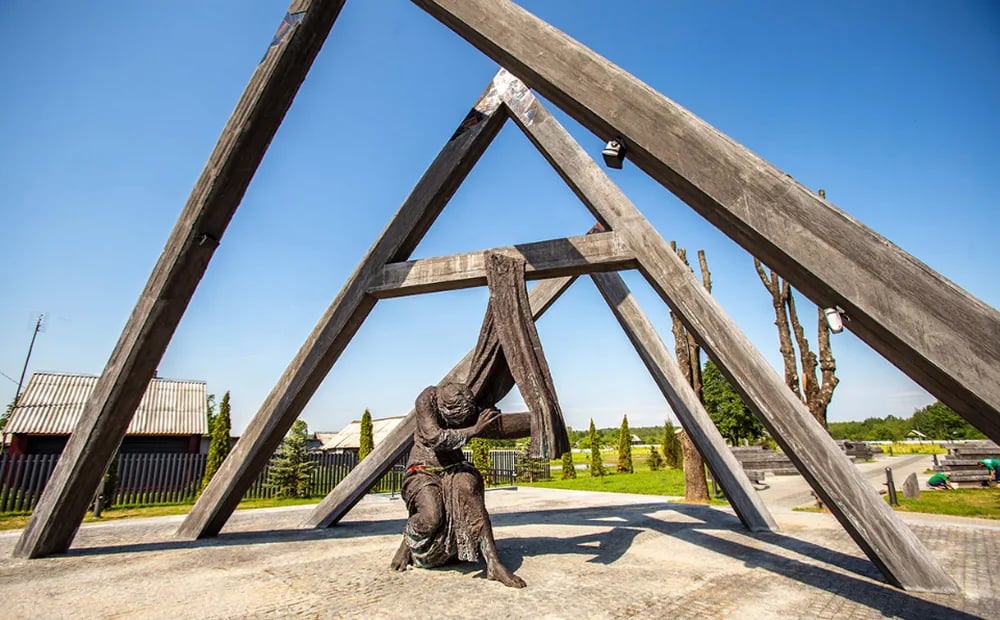 Стена памяти в мемориале «Борки»