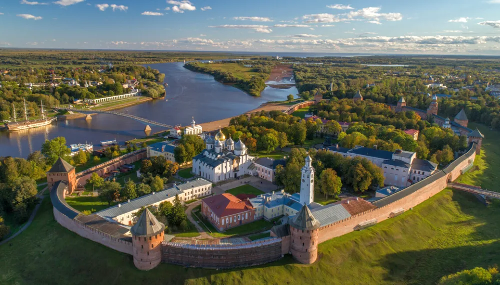 Петербург и Великий Новгород: тур на выходные